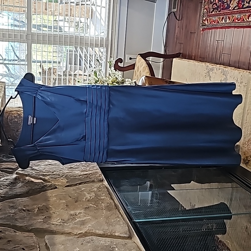 GUC Ann Taylor Blue Ruched Dress. Size 4